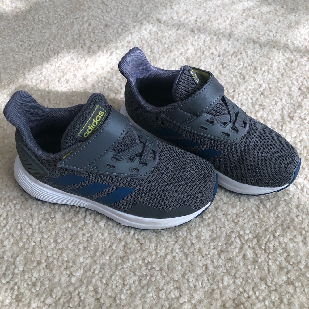 Adidas Sneakers Boys Size 9